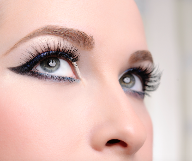 How False Eyelashes Can Cause Serious Eye Problems